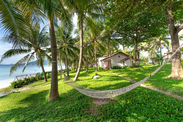 Est-il possible de louer une villa en Italie avec des cours de cuisine et des visites de sites archéologiques?