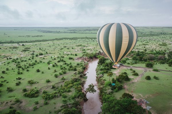 Quels sont les meilleurs itinéraires pour une balade en montgolfière au-dessus de la vallée de Napa, USA?